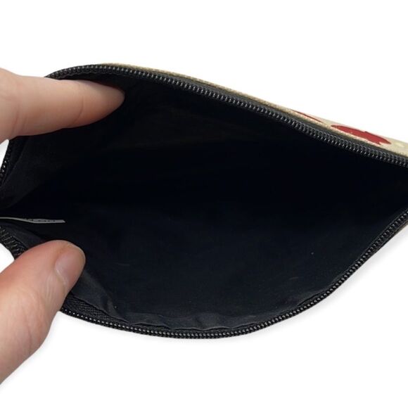 NWT Wool + Pepper Co. BE BOLD STANDOUT RED LIPS Cosmetic Bag - Picture 3 of 3